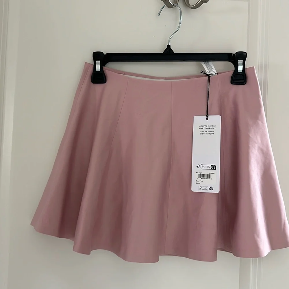 Alo yoga tennis skirt size S new with tag pink.